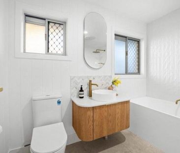 Modern Family Living in Rochedale South - Photo 2