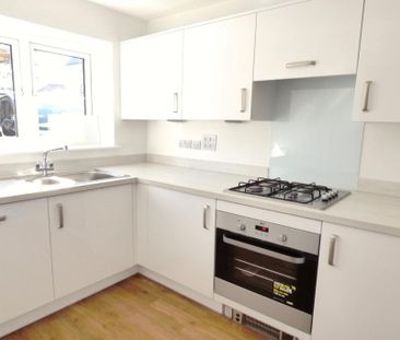 2 bedroom terraced house to rent - Photo 4