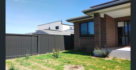 Five Bed Family House in Austral For Lease - Photo 5