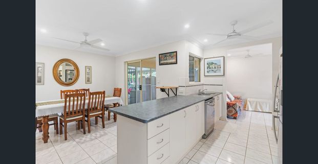 Spacious 4 Bedroom Family Home with Modern Comforts - Photo 1