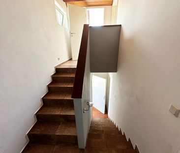 Geräumige Dachgeschosswohnung mit Stellplatz ab 15. Oktober frei - Foto 4