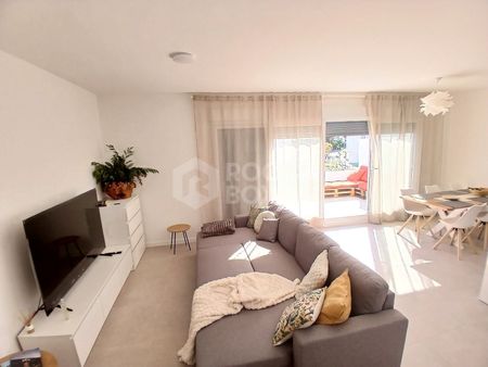 Luxury New-Build Apartment with High-End Facilities and Prime Location - Photo 2
