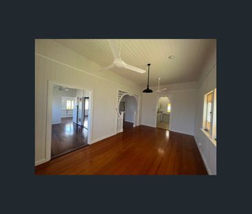 Charming 3 Bedroom Family Home - Photo 1