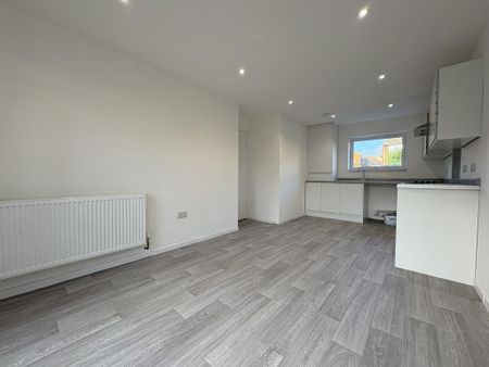 3 bedroom end of terrace house to rent - Photo 5