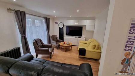 4 bedroom property to rent in London - Photo 5