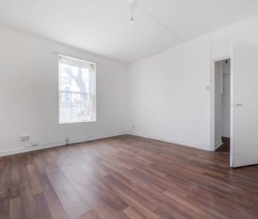 3 bedroom flat to rent - Photo 4