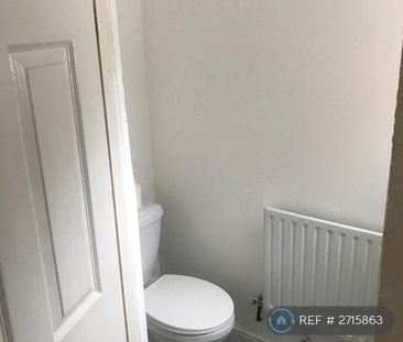1 bedroom in a house share to rent - Photo 2