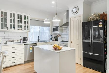 Spacious 4 Bedroom Family Home in the Heart of Mawson Lakes - Photo 4