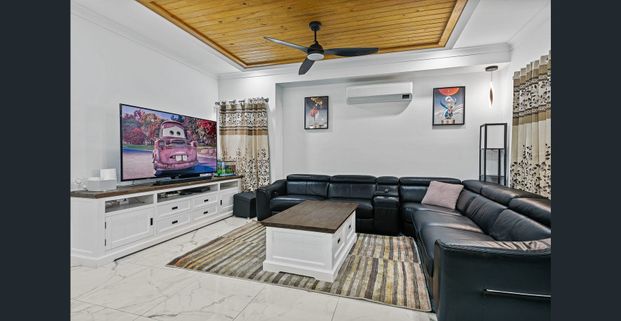 MODERN 3 BEDROOM HOME WITH STUDY, DOUBLE GARAGE AND SOLAR! - Photo 1