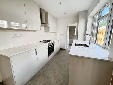 French Street, Sunbury-on-Thames, Surrey, TW16 5JL - Photo 4