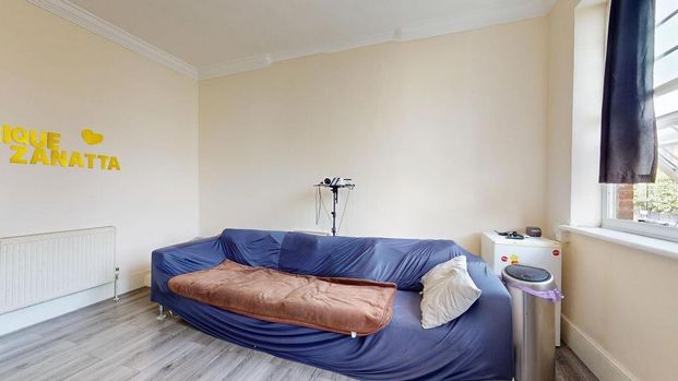 3 bedroom flat to rent - Photo 1