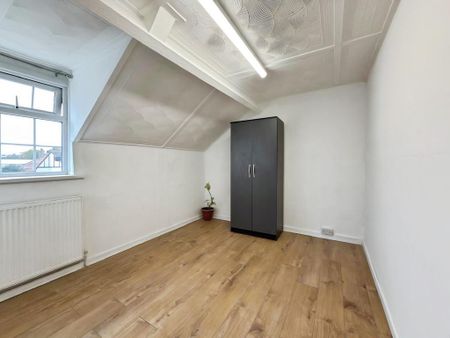 3 bedroom flat to rent - Photo 3