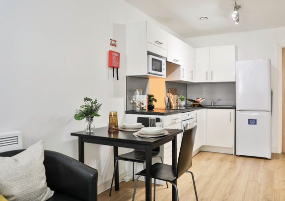 1 bedroom in a house share to rent - Photo 1