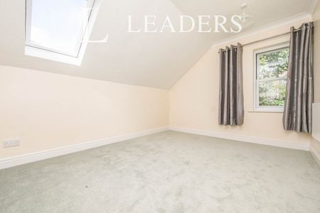 2 bedroom apartment to rent Undercliff Road East, Felixstowe, IP11 - Photo 3