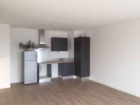 Location Appartement 3 pièces 63m² CARPIQUET 14650 - Photo 4