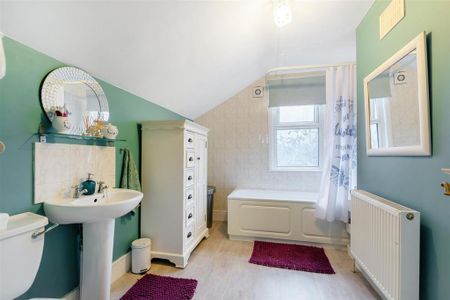 2 bedroom end of terrace house to rent - Photo 4