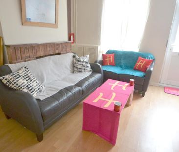 2 bedroom terraced house to rent - Photo 2