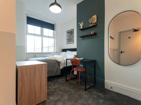 ⭐ New Rooms | Fast Move-In | 🅰️➕ Location Room 3 - Photo 5