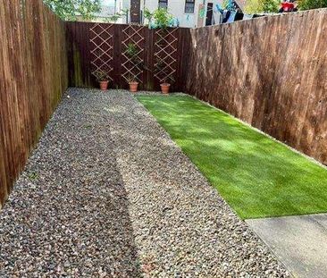 Victoria Lane, Swinton, M27 - Photo 1