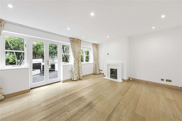 Modern 4 bedroom townhouse in a secure gated development, close to Hampstead Heath ponds, and overground station. - Photo 1