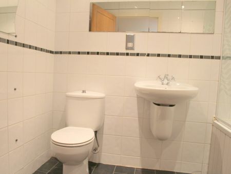 Flat to rent on - Photo 4