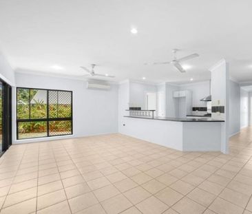 BEAUTIFUL FAMILY HOME RECENTLY RENOVATED IN QUIET CLOSE - Photo 4