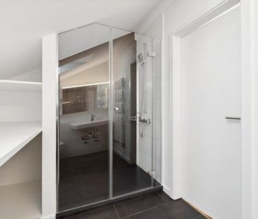 frisch sanierte Dachwohnung in ruhiger Liegenschaft - Photo 2