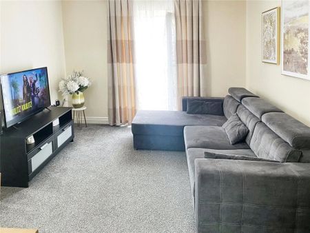 2 bedroom flat to rent - Photo 2