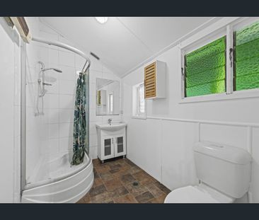 Character-filled Queenslander, Lifestyle Location - Photo 5