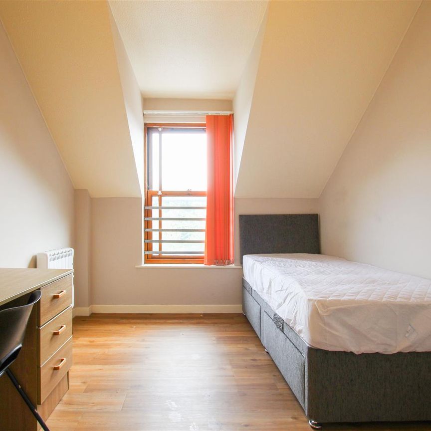 Room 6, East Road, Cambridge - Photo 1