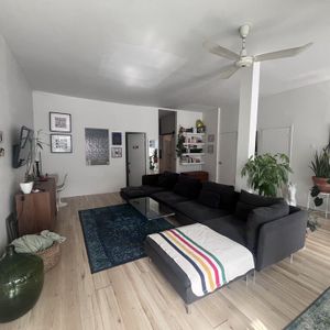 Villeray - Superbe Loft 4 1/2 + Parking - Photo 2
