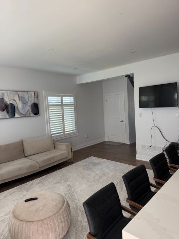For Lease - 25 DISNEY Court Unit# UPPER, Whitby, Ontario - Photo 2