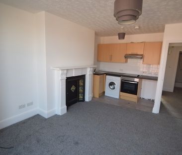 To Let 2 Bed Flat - Photo 6