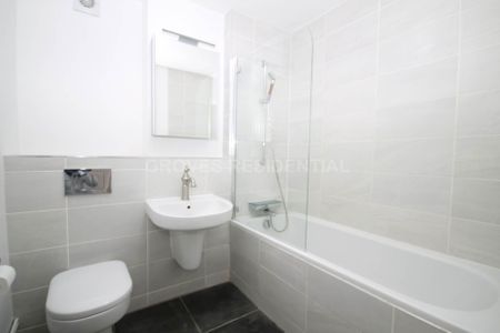 Price £1,950 pcm - Available Now - Unfurnished - Photo 4