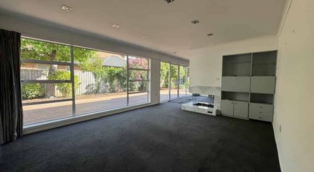 Spacious Family Living in Prime Ilam Location - Photo 4