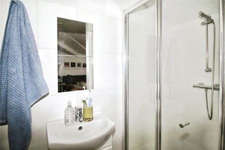 3 bedroom flat to rent - Photo 4