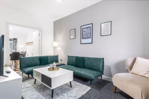 5 bedroom detached house to rent - Photo 1