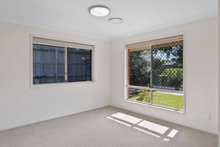 Modern Comfort and Convenience Opposite Wilsonton Heights Plaza - Photo 2