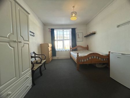 Room in a Shared Flat, High Road, N12 - Photo 3