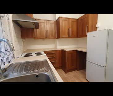 3 Bed Flat, Portswood, SO17 - Photo 2