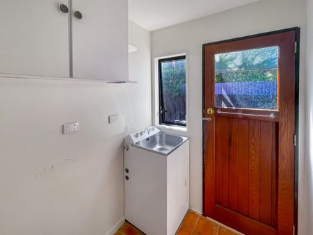 PETONE LIVING - Photo 2