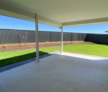 Stylish Four Bedroom Home in Southlakes Estate - Photo 2