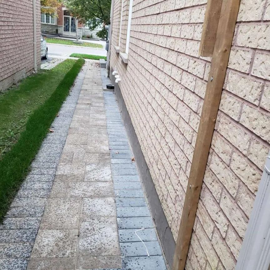 24 WESTON CRESCENT - Photo 1