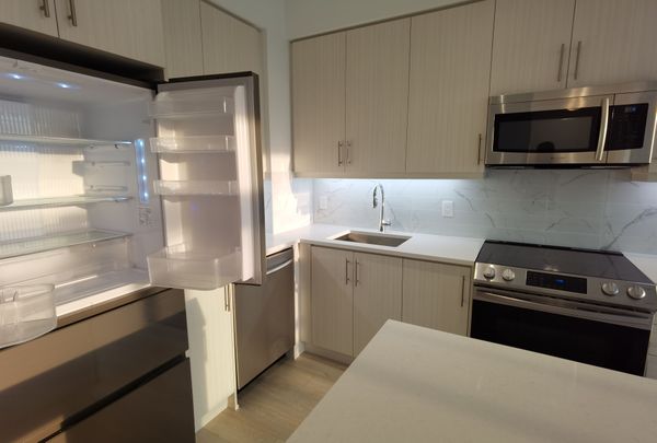 For Lease - 75 Oneida Crescent Unit# 1510, Richmond Hill, Ontario - Photo 1