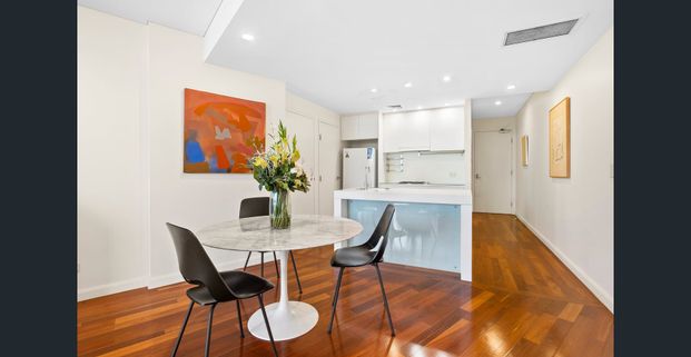 Stylish and Modern 1BR Apartment in the Heart of Sydney CBD - Photo 1