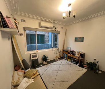 Charming Kingsgrove above shop 2-bedroom Unit with Retro Charm - Photo 2