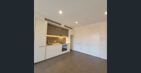 Spacious One Bedroom Apartment in Viking complex - Photo 3