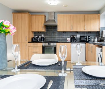 4 Bed Semi-Detached House, Regis Park Road, RG6 - Photo 6