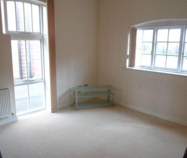 2 bedroom coach house to rent - Photo 3