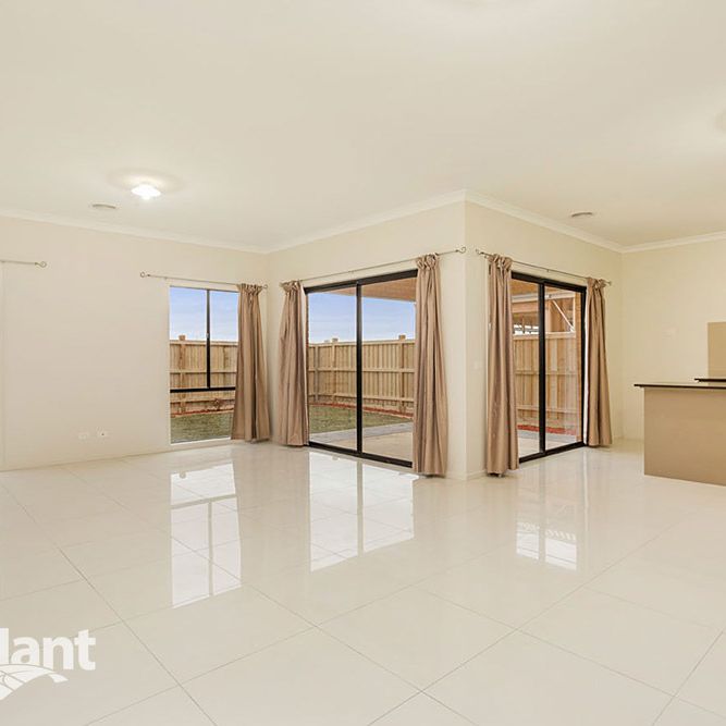 Spacious Family Living in a Prime Point Cook Location - Photo 1